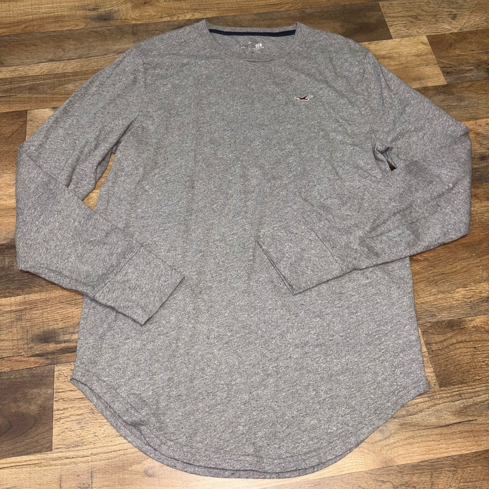 Hollister Women’s Long Sleeve Curved Hem Tee – Heather Gray | Casual Basic